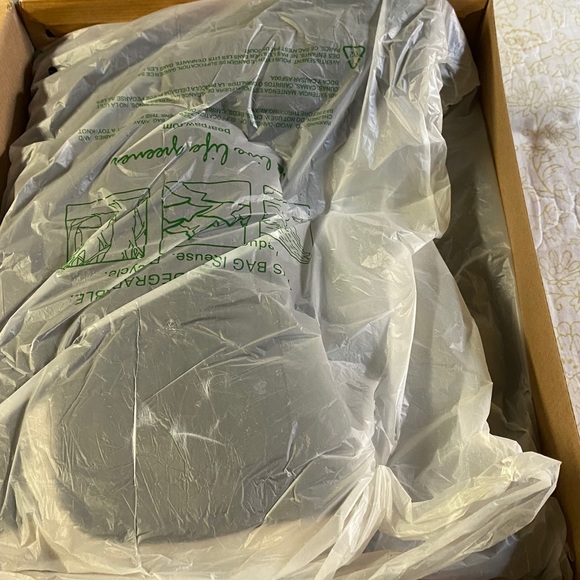 Size 10 shoes - Picture 2 of 3